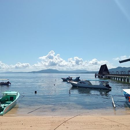 Mamalis Homestay Manado Exterior photo