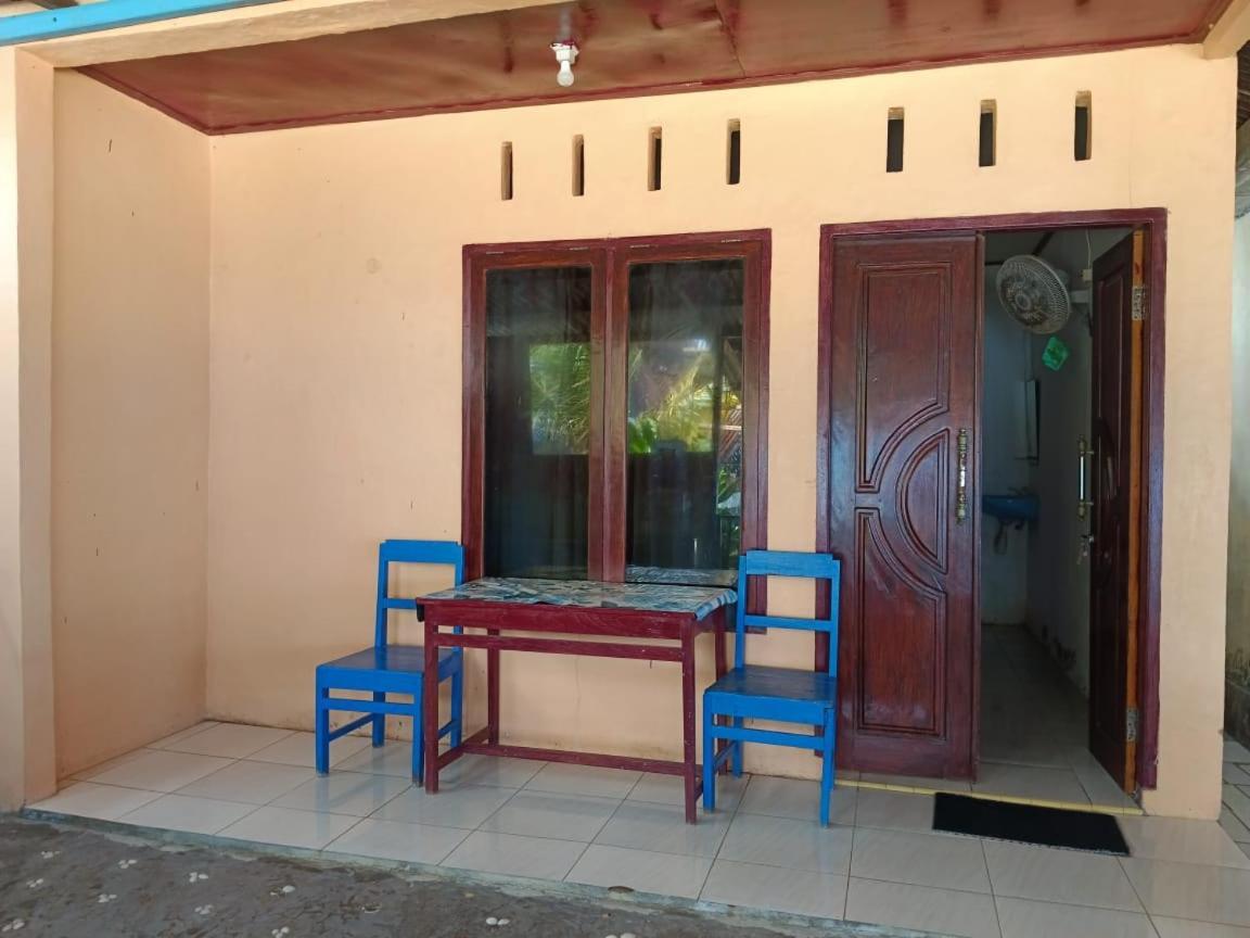 Mamalis Homestay Manado Exterior photo