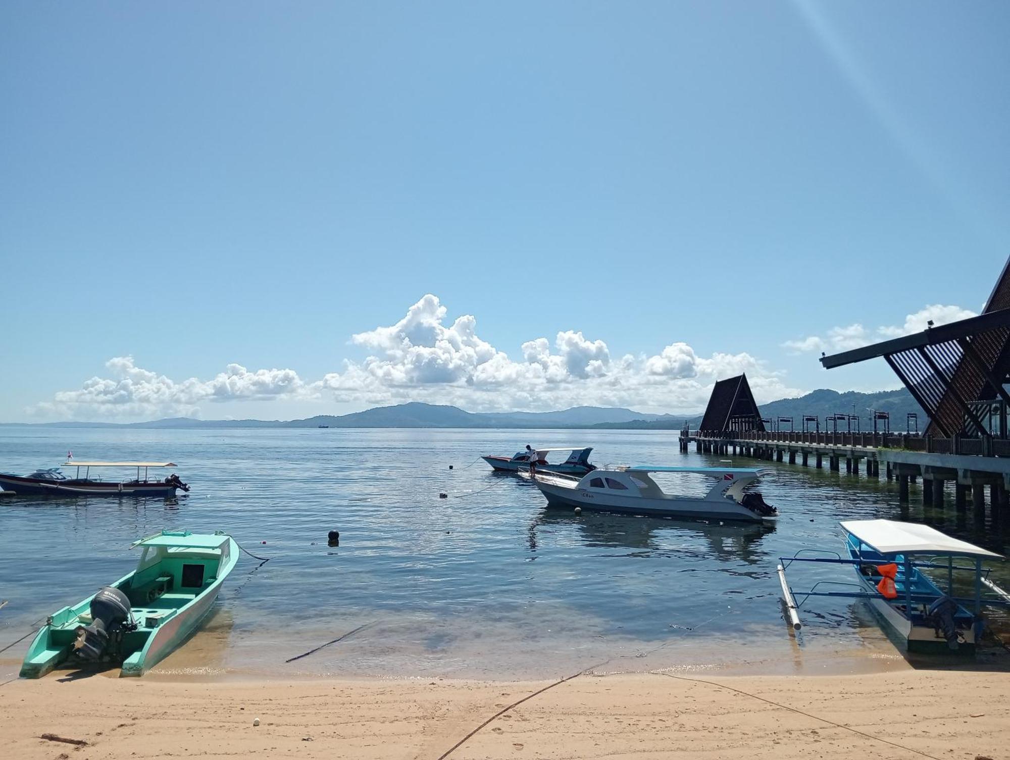 Mamalis Homestay Manado Exterior photo