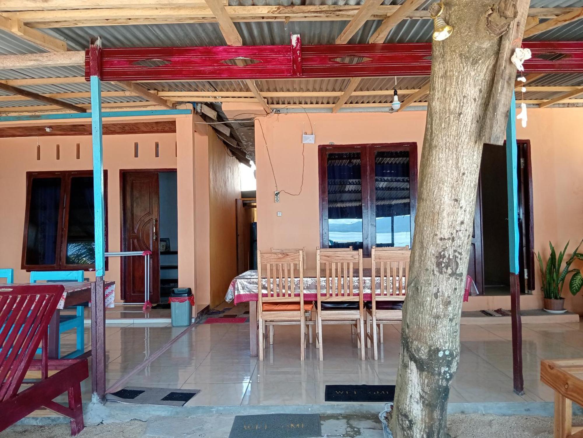 Mamalis Homestay Manado Exterior photo