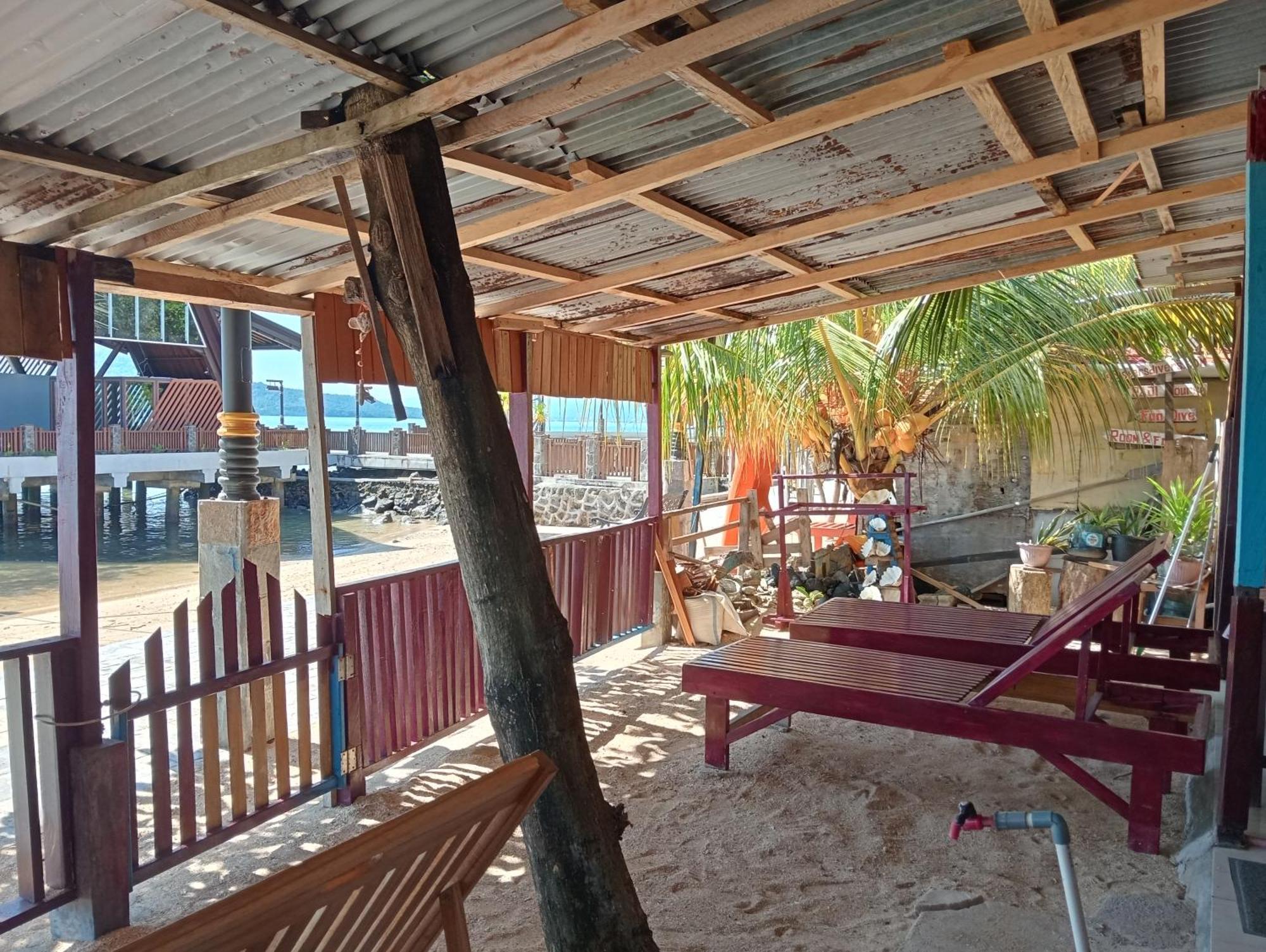 Mamalis Homestay Manado Exterior photo