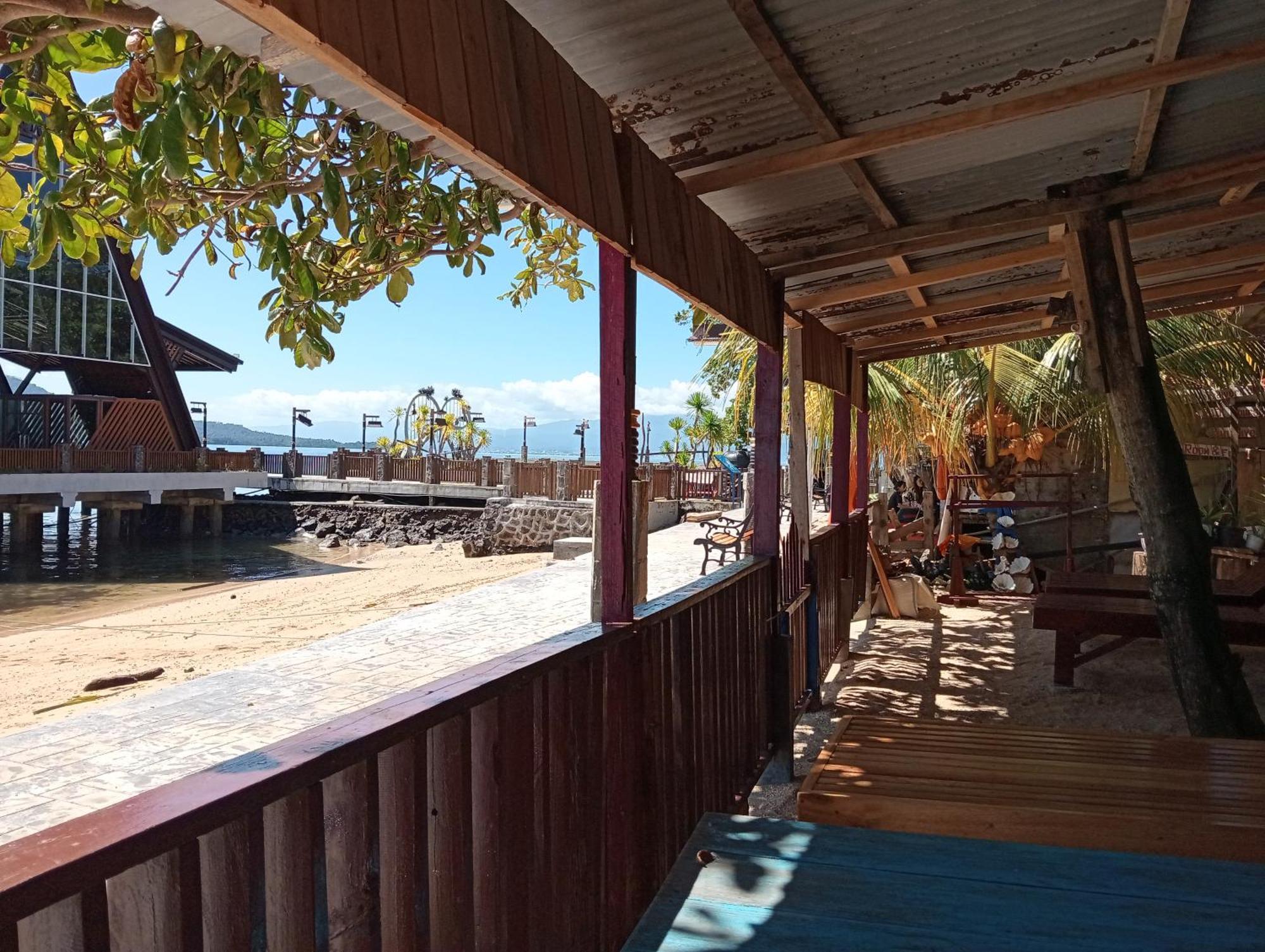 Mamalis Homestay Manado Exterior photo